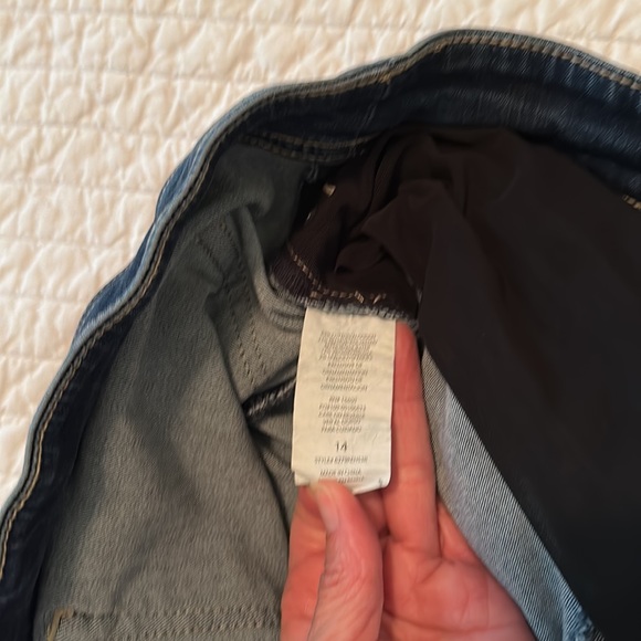 Women’s size 14 pull on jeans. Cotton/poly/viscose/spandex blend. Dark denim. - Picture 9 of 10